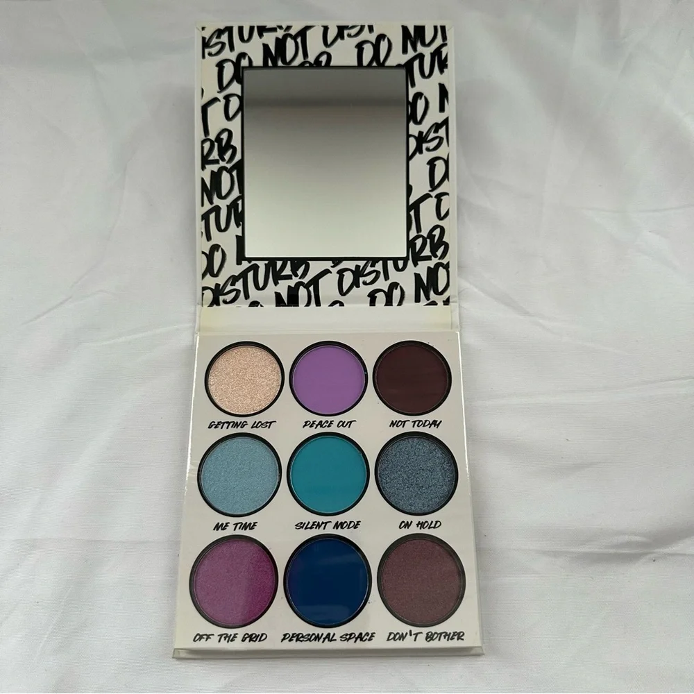 BH Cosmetics Do Not Disturb 9 Color Shadow Palette NEW
